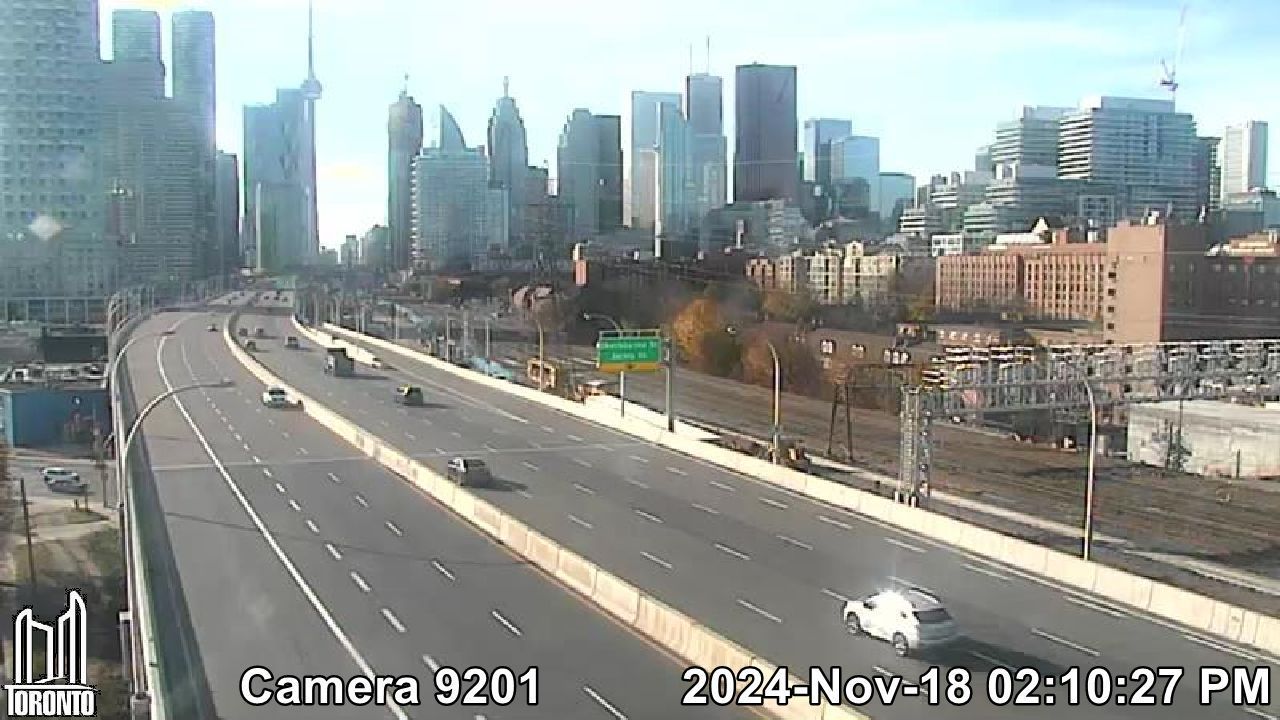 Traffic Cam Distillery District: Gardiner Expwy near Cherry St