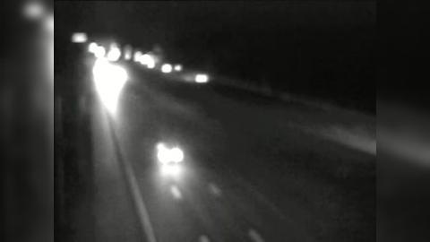 Traffic Cam Farmington: CAM - I-84 WB E/O Exit 37 - E/O Fienemann Rd