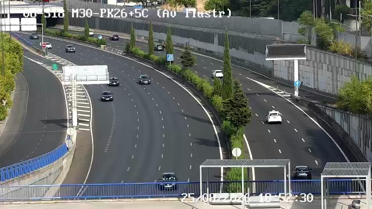 Traffic Cam Fuentelarreina: M30 - PK26+500 C (AV ILUSTRACION)
