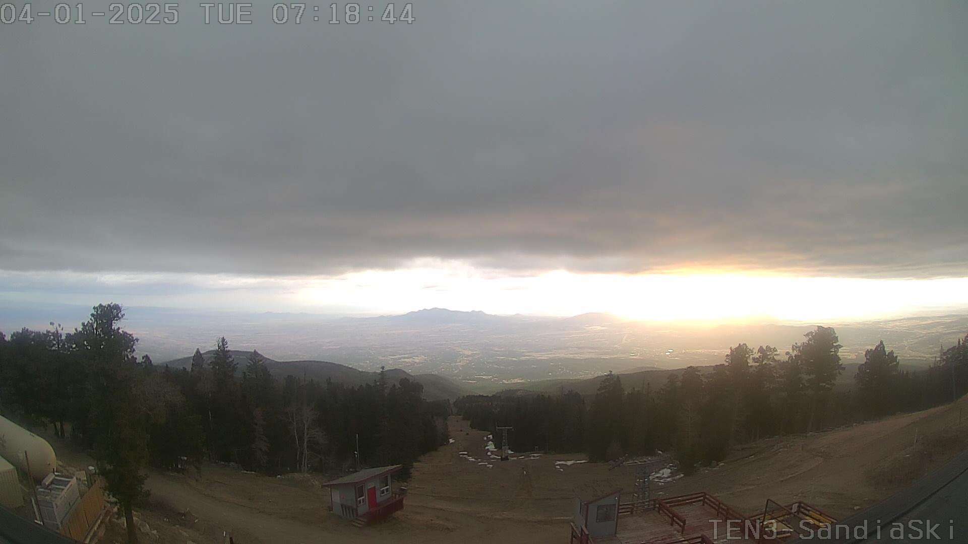 Traffic Cam Federal Aviation Administration › East: Sandia Peak Ski Area