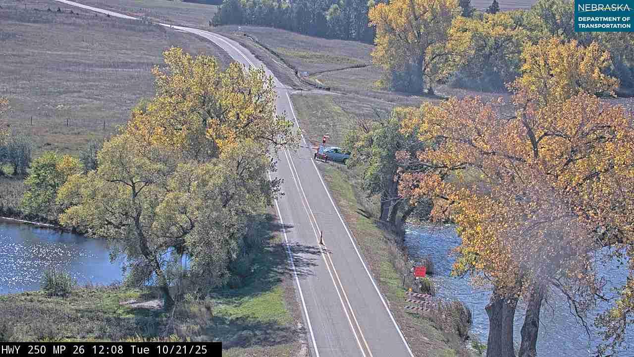 Traffic Cam Hinn Ranch › South: NE 250: Smith Lake: Hwy 250 South