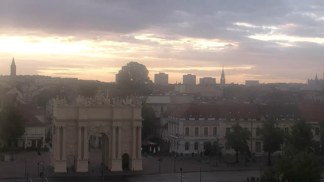 Traffic Cam Potsdam: Hotel Am Luisenplatz Potsdam