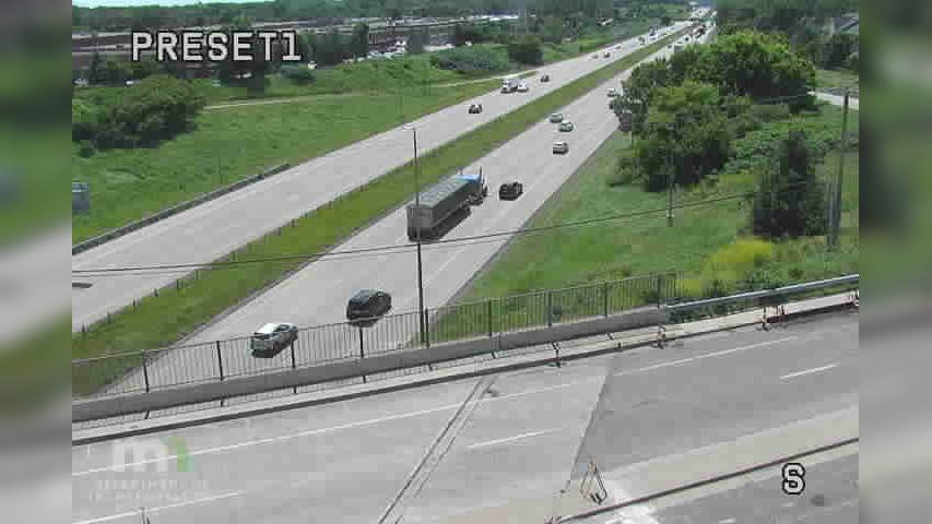 Traffic Cam Plymouth: I-494: I-494 SB @ Carlson Pkwy