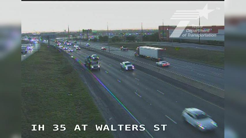 Traffic Cam San Antonio › South: IH 35 at Walters