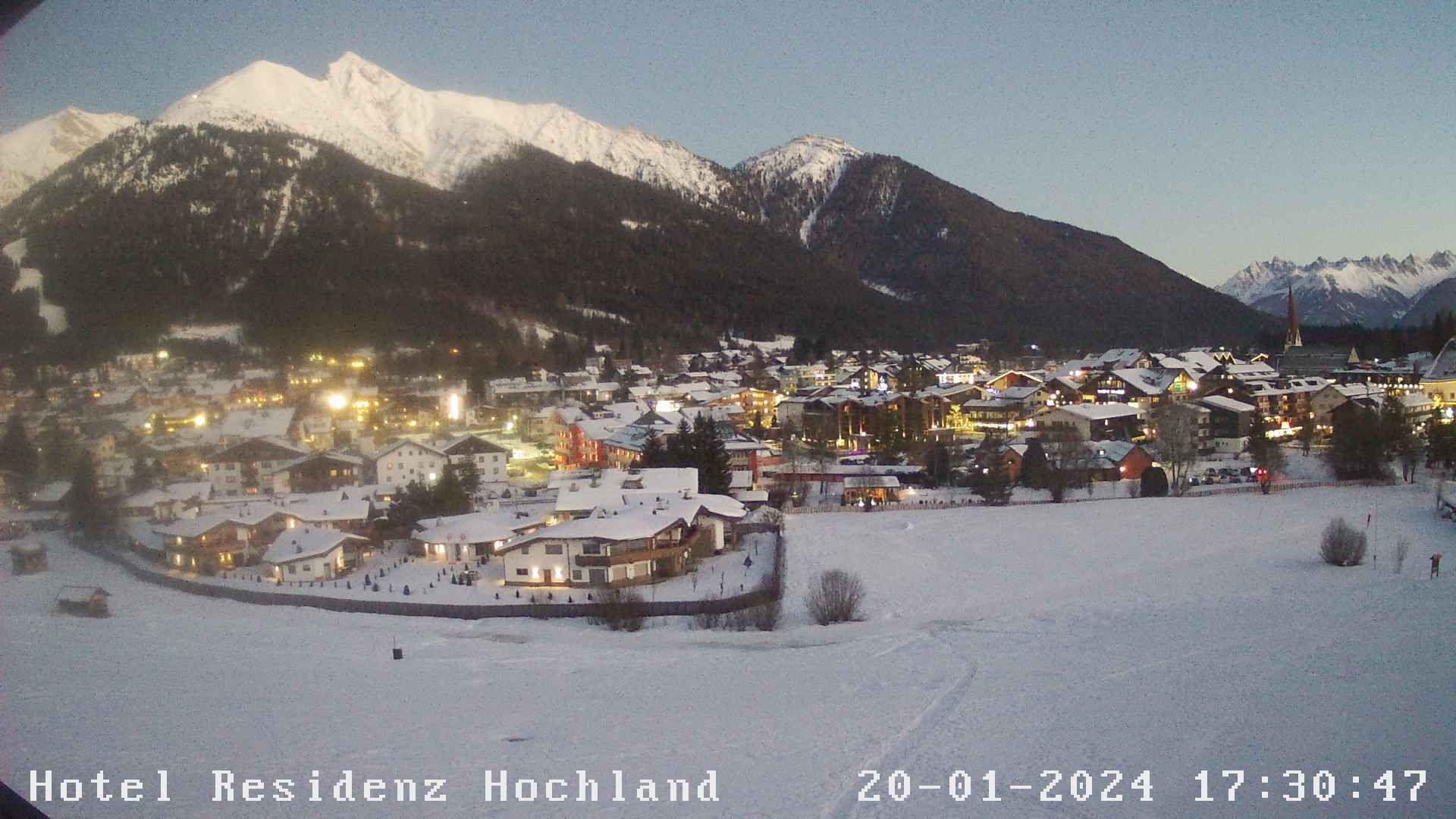 Traffic Cam Steinbach am Attersee: Residenz Hochland - Wettersteinstrasse 184, Seefeld, Tirol, Österreich: Hotel Residenz Hochland, Seefeld, Tirol - Blick auf Seefeld