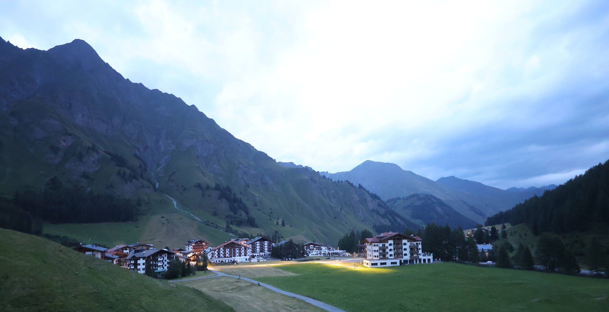 Samnaun: Samnaun-Dorf, Pra Grond - Samnaun-Dorf, Votlas - Samnaun-Dorf, Post - Trider Sattel - Piz Munschuns - Piz Ot