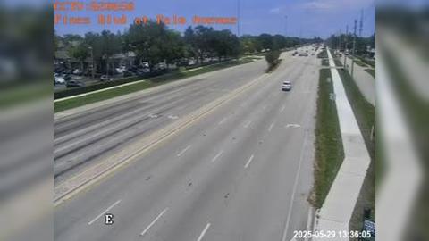 Traffic Cam Pembroke Pines: Pines Blvd at Palm Avenue