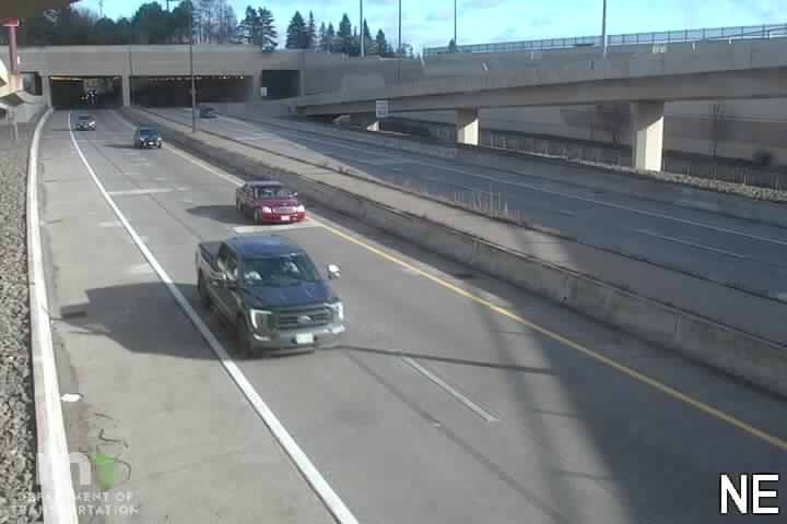 Traffic Cam Duluth: I-35 SB @ Lake Ave