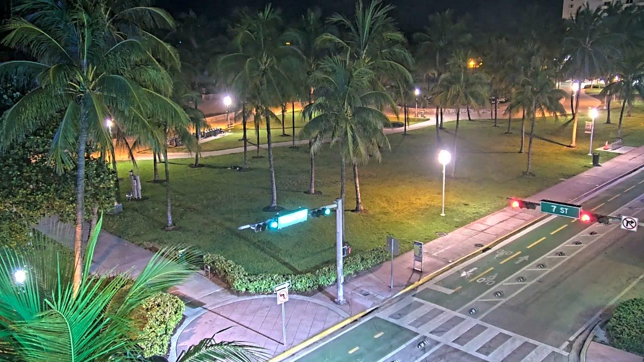 Traffic Cam Miami Beach: Ocean Drive