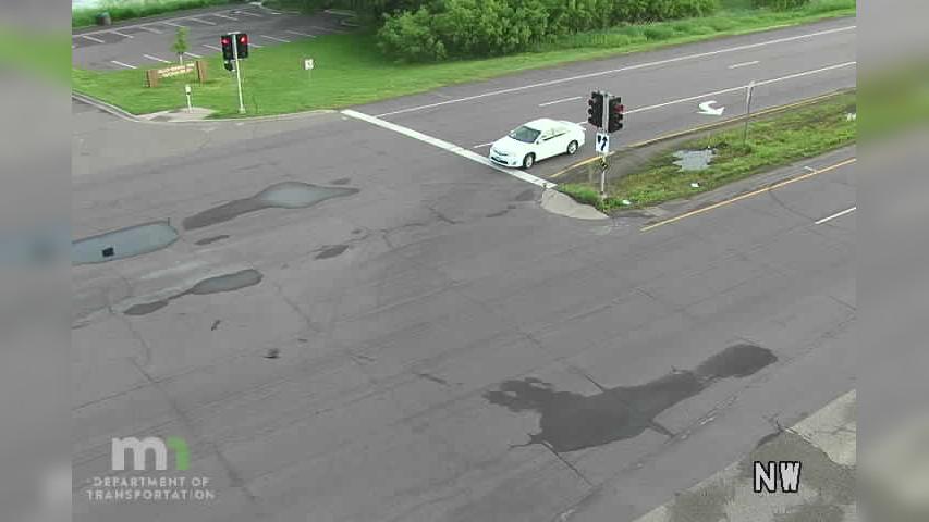 Traffic Cam Maplewood: US 61: T.H.61 NB @ Co Rd B