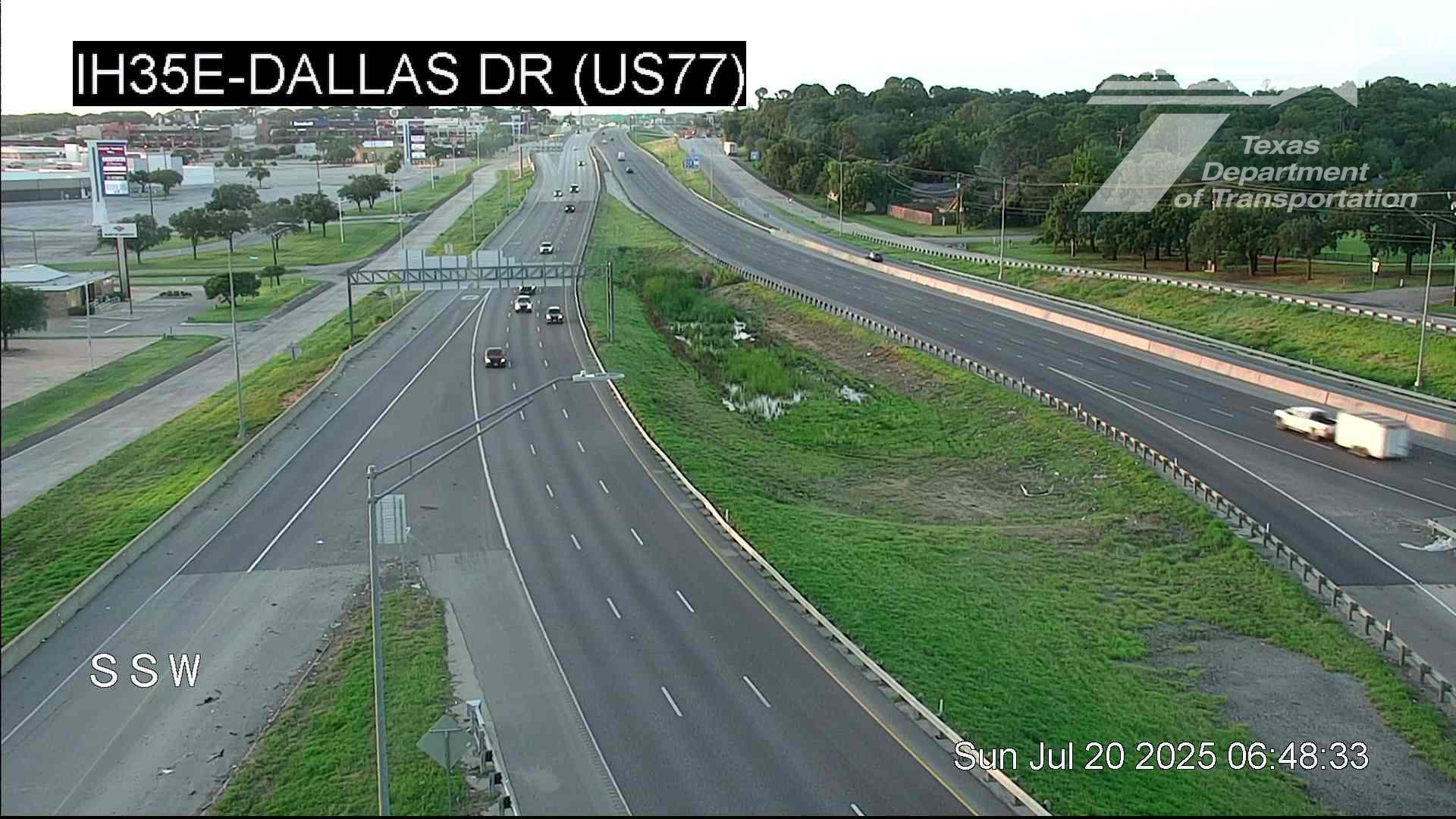 Traffic Cam Denton › North: I-35E @ Dallas Dr (US 77)