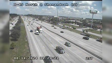 Traffic Cam Wellman Manor › South: I-45 North @ Shenandoah Pkwy (S)