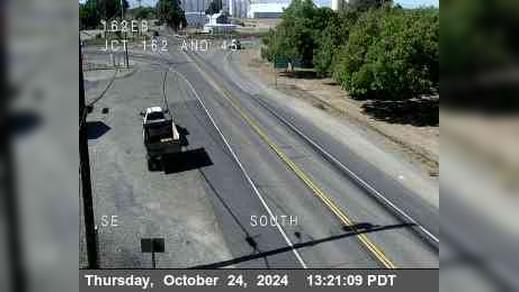 Traffic Cam Codora › East: Hwy 162 at JCT162 and