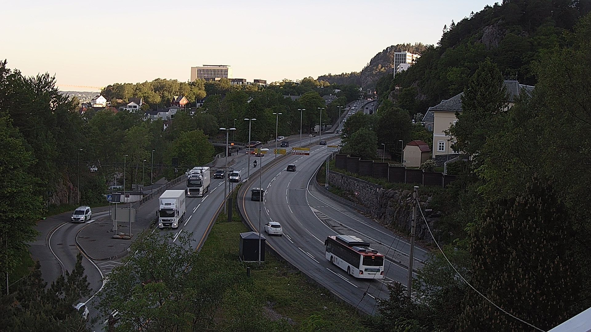 Traffic Cam Bergenhus: Bergen, Åsaneveien, Hordaland