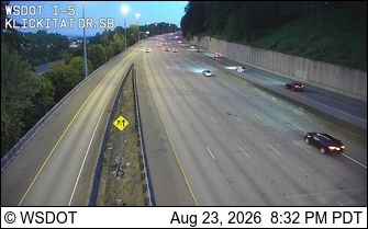 Traffic Cam Burien: I-5 SB at MP 154.1: Klickitat Dr