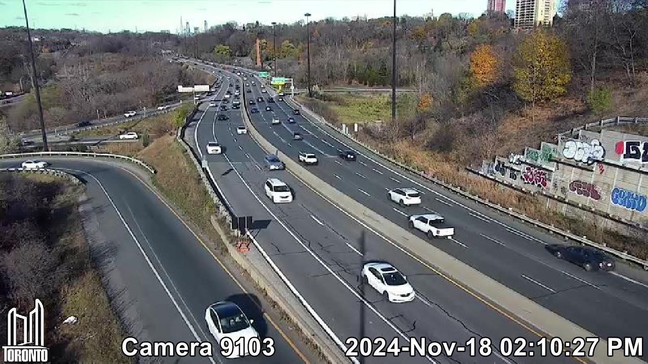 Traffic Cam East York: Don Valley Parkway near Bloor St