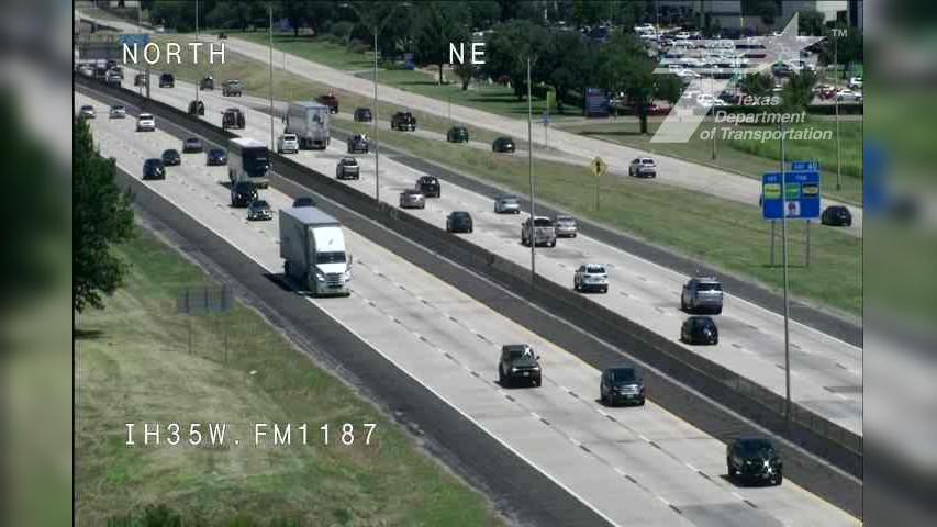 Traffic Cam Fort Worth › North: IH35W @ FM1187