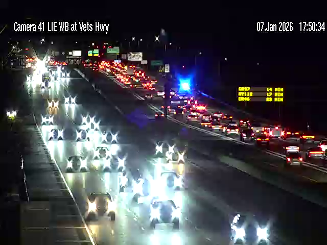 Traffic Cam Islandia › West: I-495 at Veterans Memorial Hwy(Exit)