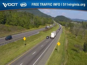 Traffic Cam North Burlington Heights: I-81 - MM 146.5 - NB