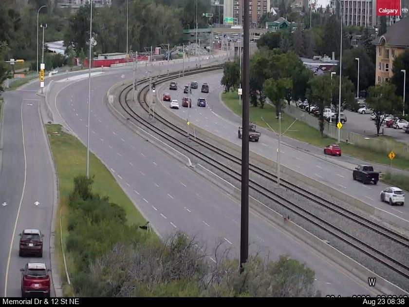 Traffic Cam Inglewood: Memorial Drive - 12 street NE