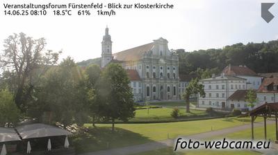 Fürstenfeldbruck: Hauptstraße, Blick auf die Kirche St. Leonhard