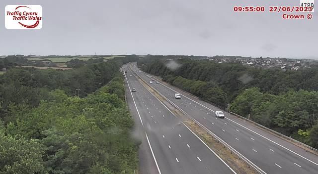 Traffic Cam Cornelly: Pyle - M4 westbound at junction 37 (Pyle)