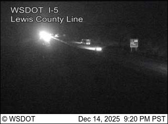 Traffic Cam Grand Mound: I-5 at MP 85.5: Lewis County Line