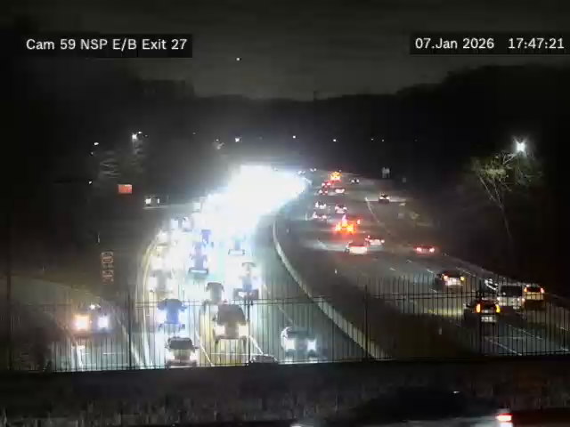 Traffic Cam North Hills › East: NSP at Shelter Rock Rd