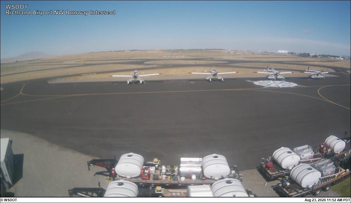 Traffic Cam Richland › South: Airport Runway Intersection