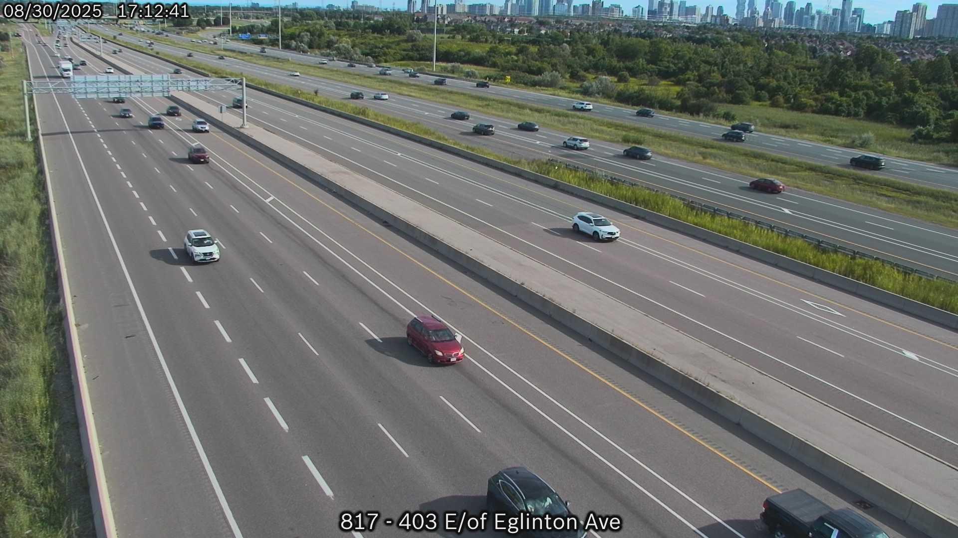 Traffic Cam Mississauga: Highway 403 east of Eglinton Avenue