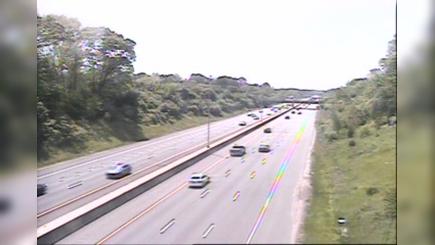 Traffic Cam Branford: CAM - I-95 SB S/O Exit 54 - Todds Hill Rd