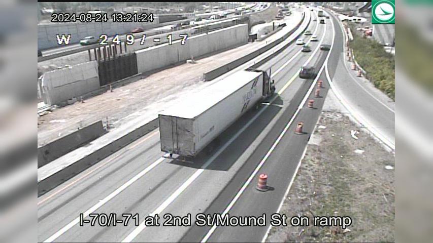 Traffic Cam Miranova Place: I-70/I-71 at 2nd St/Mound St on ramp