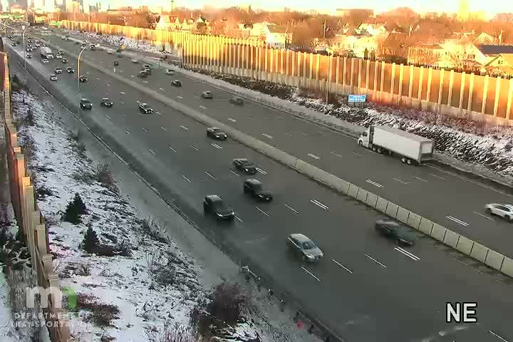 Traffic Cam Powderhorn: I-35W SB @ 35th St