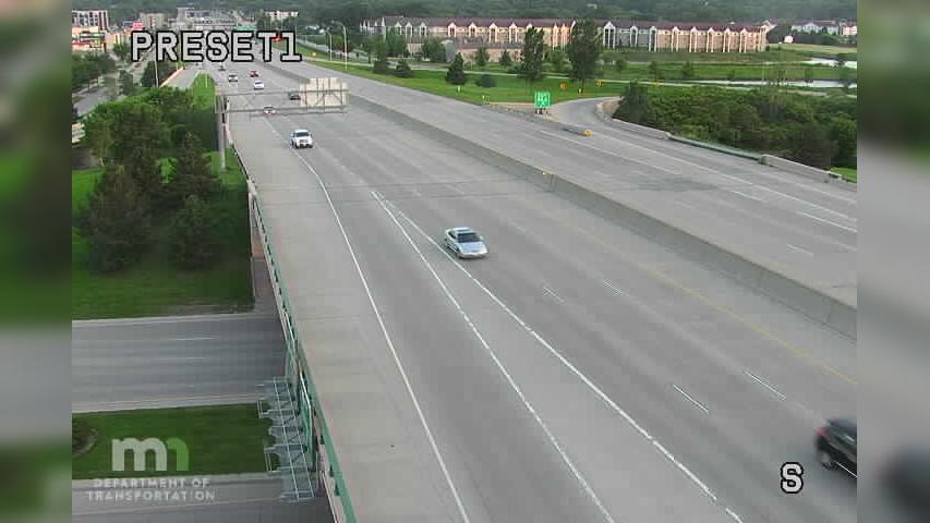 Traffic Cam Rochester: US 52: T.H.52 NB @ Civic Center Dr (MP)